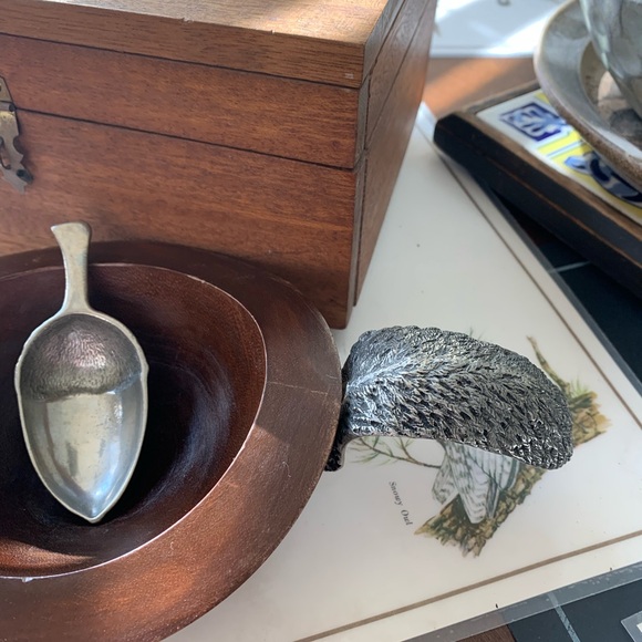 Vintage Vagabond House Snack Bowl, Pewter Squirrel Head and Tail Nut Bowl - Picture 2 of 6